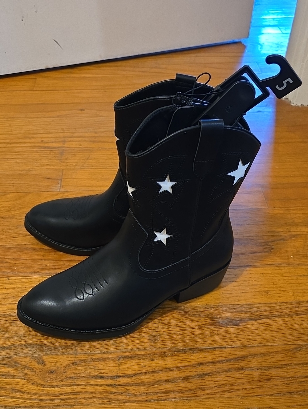 wonder nation Black Boots with White Star Accents - Kids Western Style